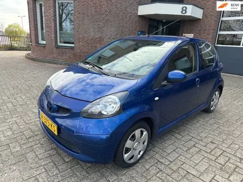 Toyota Aygo 1.0-12V / bj.2008 / kleur : blauw / 5 deurs / airco / APK tot 03/2027 en NAP met 203326 