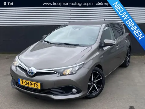 Toyota Auris 1.8 Hybrid Dynamic Navigatie, achteruitrij camera, cruise control, keyless entry- & sta