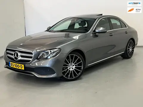 Mercedes-Benz E-klasse 200 / Schuifdak / Widescreen / Sfeerverlichting