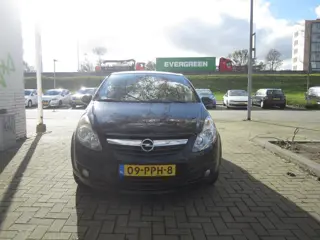 Opel Corsa 1.4-16V '111' Edition