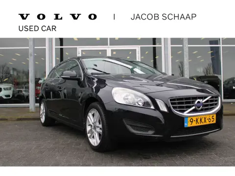 Volvo V60 T3 Automaat Momentum | Camera | Trekhaak | Cruise control | Electrische climate control |
