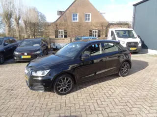 Audi A1 Sportback 1.0 TFSI Design Pro Line Plus Climate controle, pdc achter, stoelverwarming, LM ve