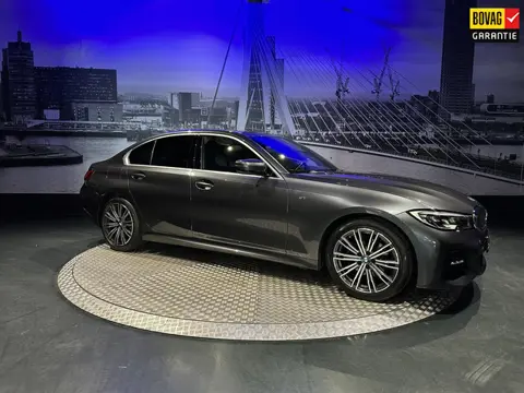 BMW 3-serie 320i High Executive *Facelift*Memory*HUD*Camera*Keyless