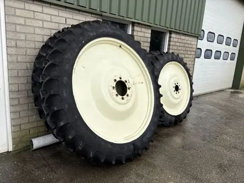 Cultuurwielen 12.4 x 54 en 11.2 x 42