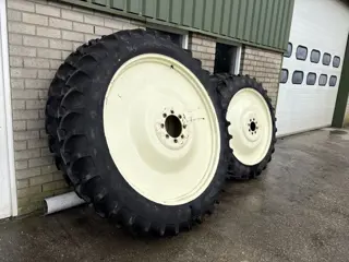 Cultuurwielen 12.4 x 54 en 11.2 x 42