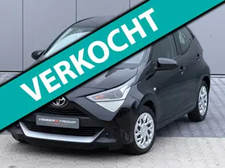 Toyota Aygo 1.0 VVT-i X-Play - Black Sand Pearl - Camera/Carplay - Aygo Aktie x6 v.a. €8.995