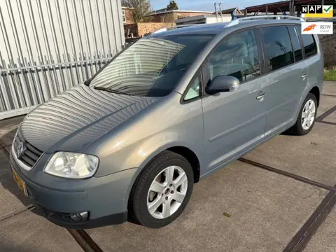 Volkswagen Touran 1.6-16V FSI Highline