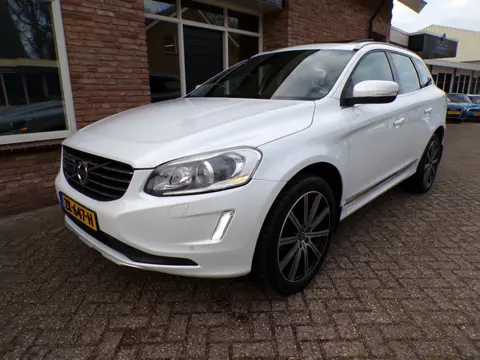 Volvo XC60 2.0 T6 FWD R-Design Automaat / Leder / Panoramadak / Navi