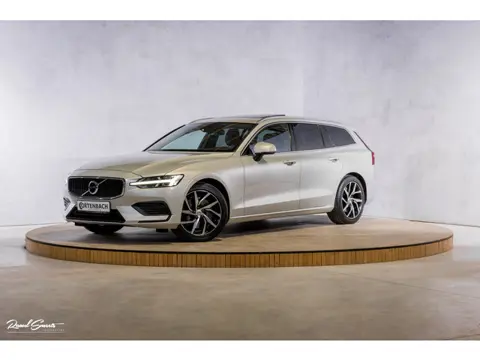 Volvo V60 2.0 T5 Momentum | Panorama | Leer | Harman Kardon | Zwenkbare trekhaak |