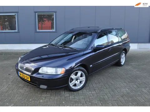 Volvo V70 2.5T Summum, netto € 5.750, Carplay, Leder, bijtel vriendelijk!