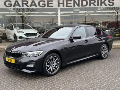 BMW 3-serie 330e | Trekhaak wegklapbaar | Nieuwe banden | Climate  | CC | Leder Stof |