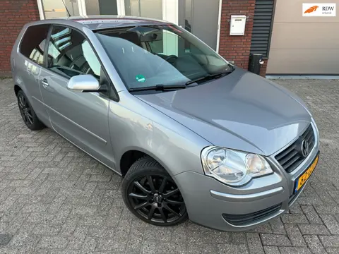 Volkswagen Polo 1.6-16V Comfortline / Schermpje / PDC / Airco / Cruise / AUT / NAP