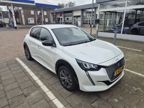 Peugeot E-208 EV Allure Pack 50 kWh 3D cockpit | stoelverwarming | camera