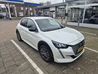 Peugeot E-208 EV Allure Pack 50 kWh 3D cockpit | stoelverwarming | camera