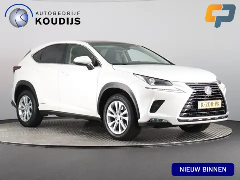Lexus NX 300h AWD Luxury Line Parelmoer wit! (Afn. Trekhaak / Pano / ACC / Navi / Carplay)