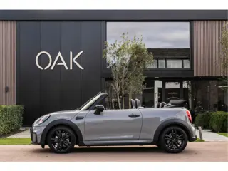 MINI Cabrio 1.5 Cooper Aut. | JCW-Trim | Navigatie | Schaalstoelen | Camera | LED | 17"LM | Moonwalk