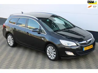 Opel Astra Sports Tourer 1.4 Turbo Cosmo Navi Trekhaak NAP !