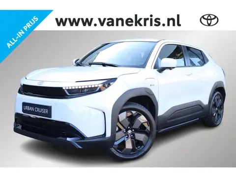 Toyota Urban Cruiser Executive 61 kWh, Panorama dak, Blind Spot, JBL, 360 camera, Half leder met €1.