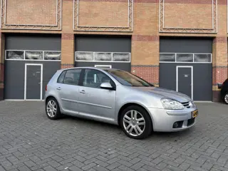 Volkswagen Golf 1.6 FSI Sportline
