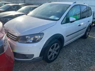 Volkswagen Touran 2011 * 1.6 TDI Cross 7p. * MOTOR PROBLEM !!