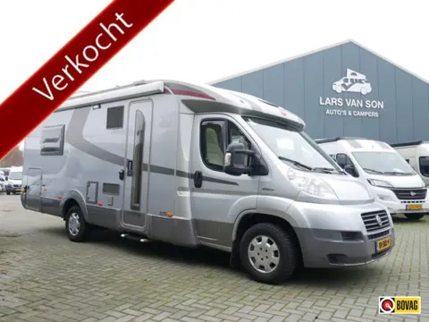 Bürstner Solano T727, Queensbed, Garage, Dak Airco