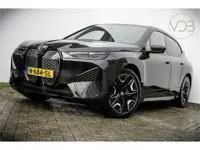 BMW iX xDrive40 SOH 100% High Executive PANO 22INCH 360GR SKYLOUNGE