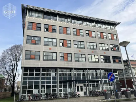 Woning aan de Koningin Wilhelminaplein te Amsterdam