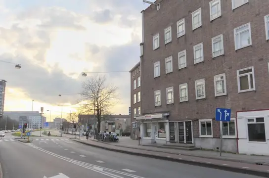 Woning aan de Jan van Galenstraat te Amsterdam