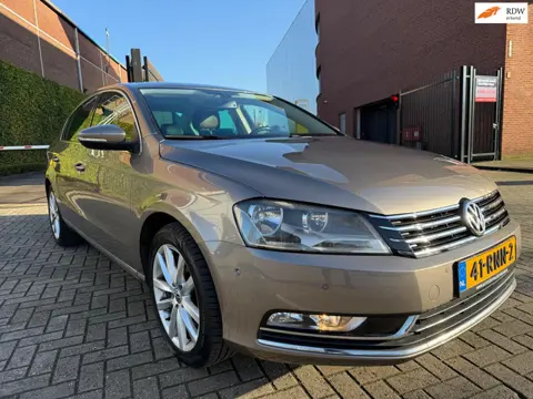 Volkswagen Passat 1.4 TSI Highline BlueMotion_LEER-NAVI_NETTE AUTO!!