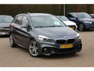 BMW 2 Serie Active Tourer 225i M Sport / Trekhaak / Panoramadak / Camera / Head-up / Harman Kardon /