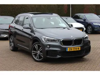 BMW X1 sDrive20i High Executive Edition M Sport / Trekhaak / Panoramadak / Camera / Leder / Head-up 