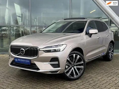 Volvo XC60 2.0 T6 Plug-in hybrid AWD Ultra Bright 398pk Luchtvering / Trekhaak / Head Up Display