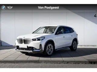 BMW iX1 xDrive30 X-Line / Parking Assistant / Comfort Acces / Adaptieve LED koplampen / Getinte Rame