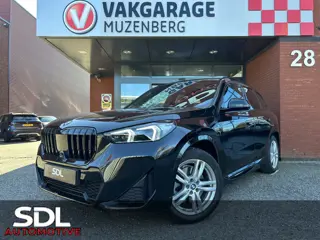 BMW X1 xDrive23i 4Cilinder High Executive M Sport Shadow Line // FULL LED // PANO/SCHUIFKANTELDAK //