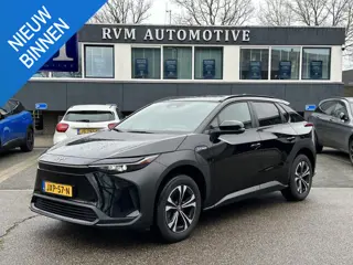 Toyota bZ4X Premium 71 kWh VAN: 33.900,- VOOR: 29.877,- | 3 FASE LADEN | RIJKLAARPRIJS incl. FABR. G