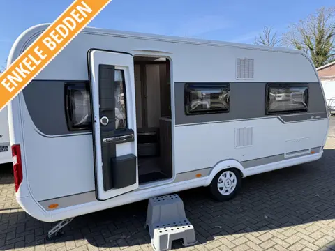 Hobby De Luxe 490 UL 2 BEDDEN RONDZIT VOORTENT