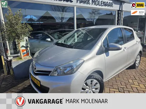 Toyota Yaris 1.0 VVT-i Aspiration,camera,navi,bluetooth