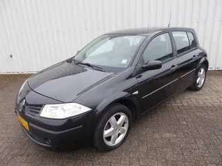 Renault Mégane 2.0-16V Business Line ( NW. APK KEURING BIJ VERKOOP )