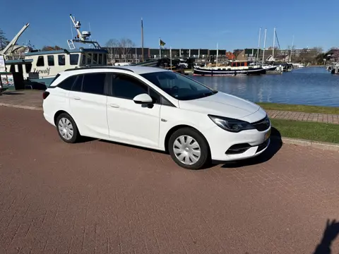 Opel Astra Sports Tourer 1.2 Business Executive