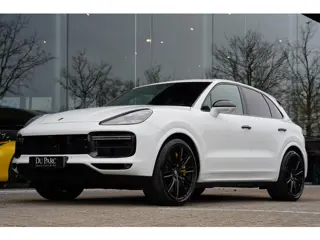 Porsche Cayenne 4.0 Turbo S E-Hybrid PCCB / Panoramadak / Bose / 22 Inch