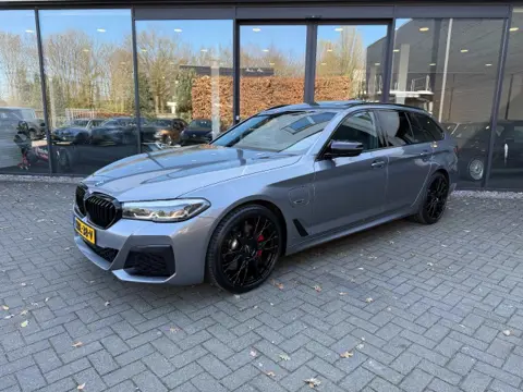 BMW 5-SERIE 530e Touring M-Sport,Pano,Memory,LED,Trekhk elekt,Leer,Camera,Carplay