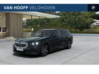 BMW 5 Serie Touring 530e M Sport Automaat / Panoramadak / Trekhaak / Comfortstoelen / Adaptieve LED 