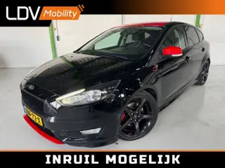 FORD FOCUS 1.5 ST-line / Red Edition / PDC / Dubbele uitlaatsysteem / Stoelverwarming / Prijs all-in.