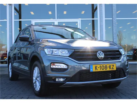 Volkswagen T-Roc 1.5 TSI Automaat Style Business | Adapt. Cruise | Camera | Verw. Voorstoelen | DAB 