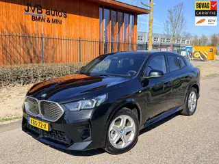 BMW IX2 eDrive20 M- sport, trekhaak, H&K, driving assistant plus