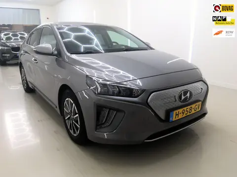 Hyundai IONIQ Comfort EV 38 kWh+Led+navigatie+camera+parkeer-Hulp SOH 100% actieradius = 300KM !
