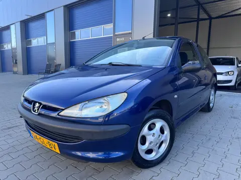 Peugeot 206 1.4 XT schuifdak evt nieuwe apk!! inruil topper!!