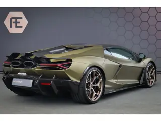 Lamborghini Revuelto | LIFT | CARBON IN & EXTERIEUR | PASSENGER DISPLAY | ADAPTIVE CRUISE | APPLE CA