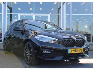 BMW 1-serie 5-Drs 118i Automaat High Executive | Schuif/Kanteldak | Head-Up display | Camera | Verw.