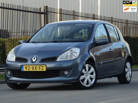 Renault Clio 1.4-16V Privilège 5DRS NAP/AIRCO/CRUISE/APK